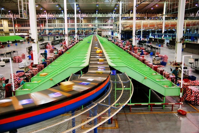 Single-carrier Cross Belt Sorter