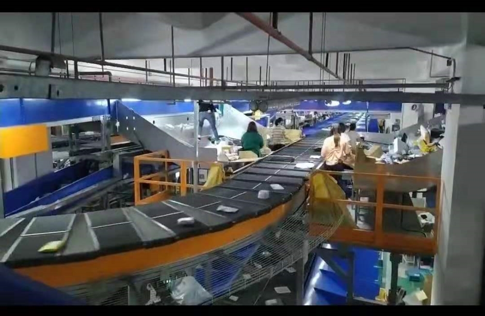 Twin-carrier Cross Belt Sorter